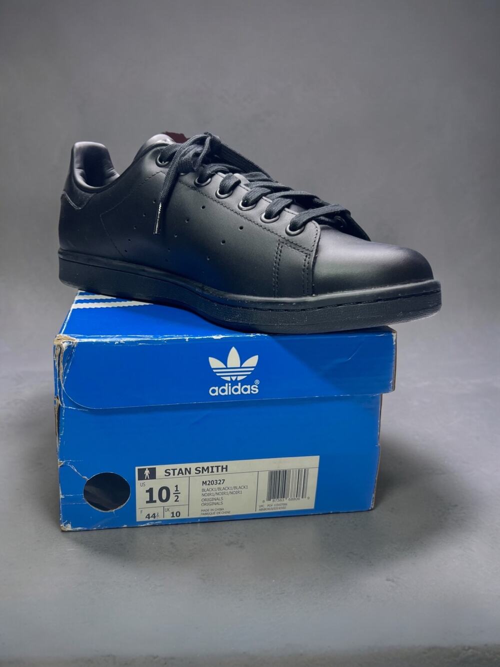 Adidas Stan Smith Triple Black M20327 Mens 10.5 NIB Sneakers Retro Monochrome